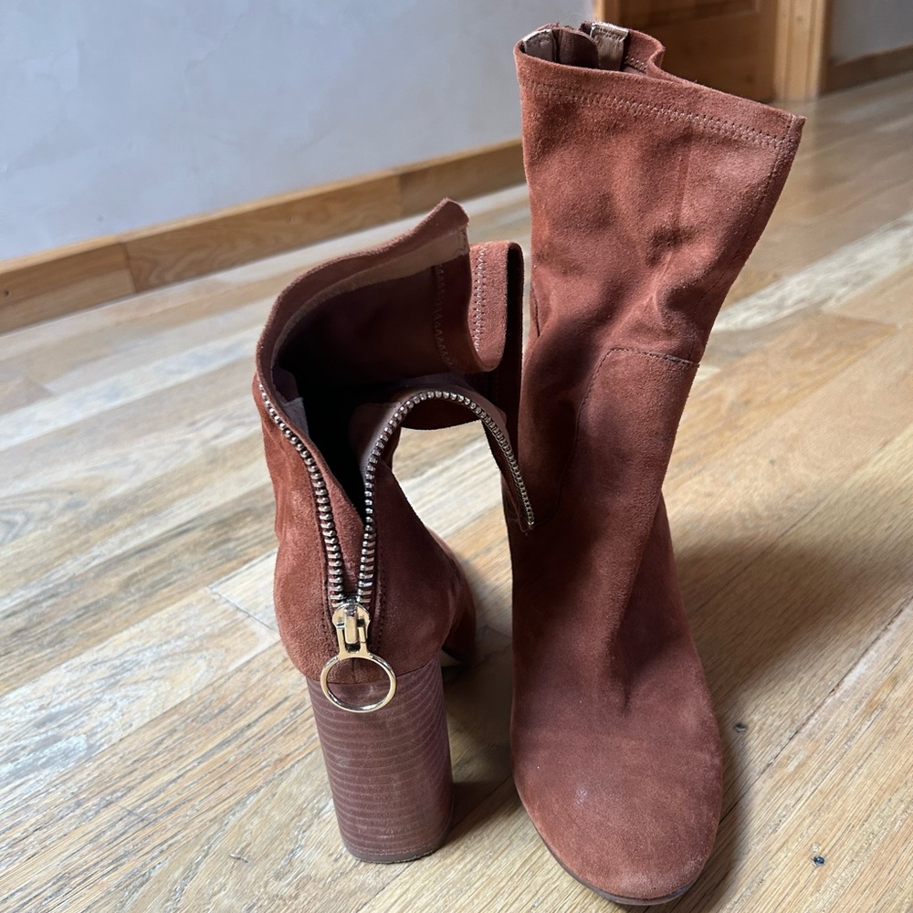 Suede chestnut booties